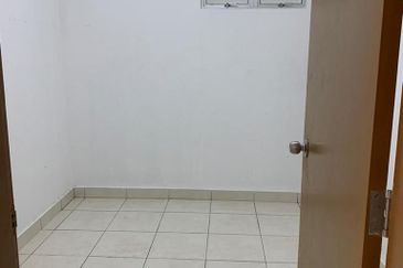 Azaria Apartment @ Bandar Paklands