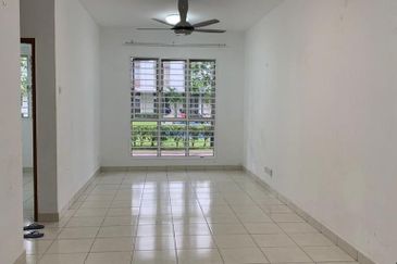 Azaria Apartment @ Bandar Paklands