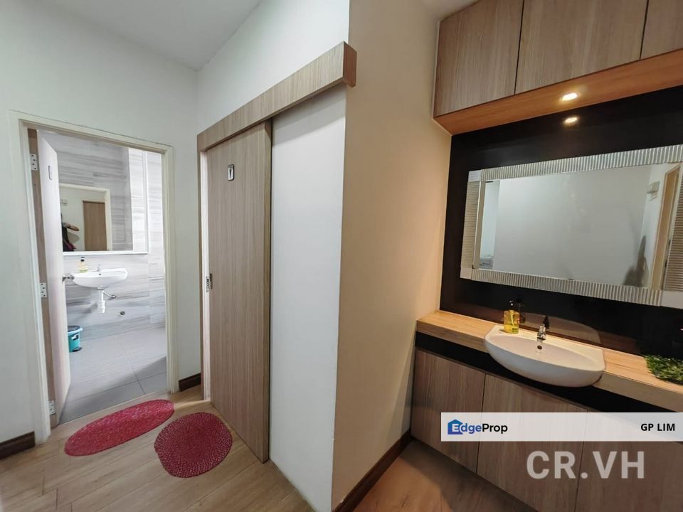 Bandar bukit tinggi Landmark shop for sale, Selangor, Klang