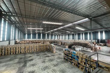 West Port, Pulau Indah