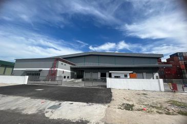 West Port, Pulau Indah