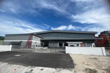 West Port, Pulau Indah