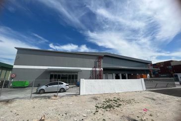 West Port, Pulau Indah