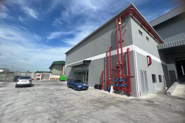 West Port, Pulau Indah