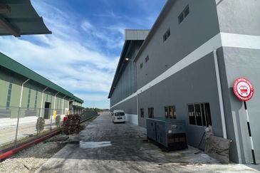 West Port, Pulau Indah