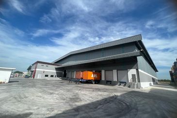 West Port, Pulau Indah