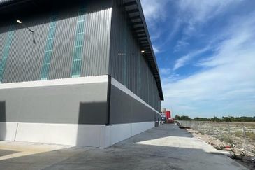 West Port, Pulau Indah