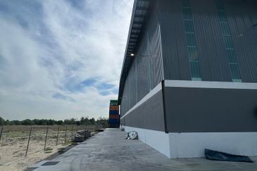 West Port, Pulau Indah