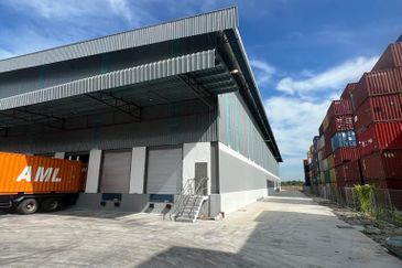 West Port, Pulau Indah