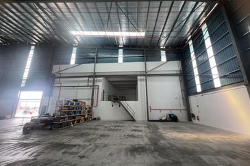 West Port, Pulau Indah