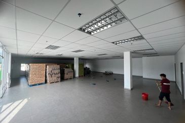 West Port, Pulau Indah