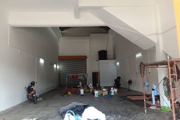 West Port, Pulau Indah