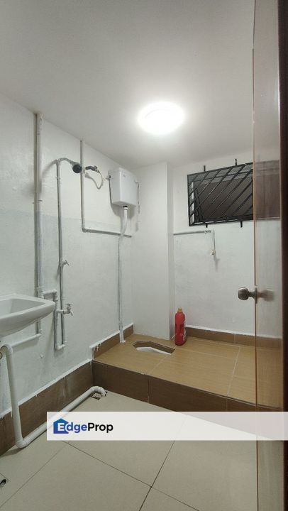 For Rent 1st Floor Bandar Selesa Jaya @Jalan Silat Gayong Renovated Full Tiles , Johor, Skudai