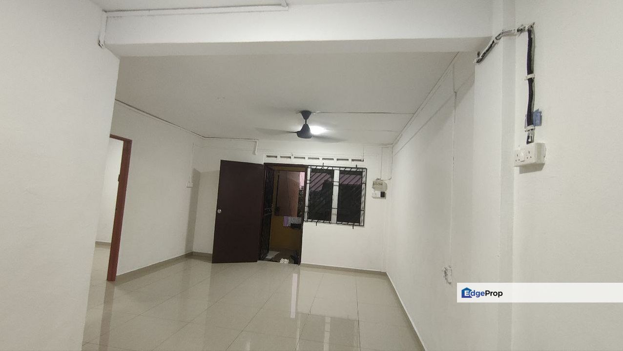 For Rent 1st Floor Bandar Selesa Jaya @Jalan Silat Gayong Renovated Full Tiles , Johor, Skudai