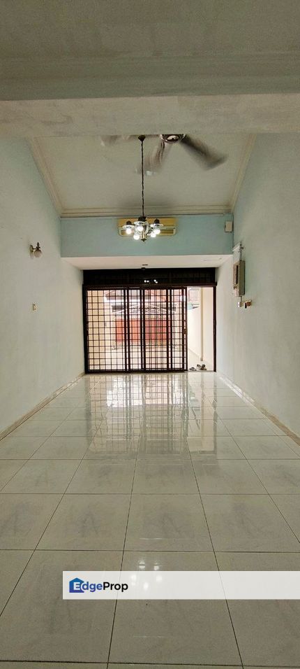 For Rent Taman Molek 4 Bedroom (22x70 sqft), Johor, Johor Bahru