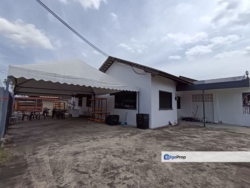 For Rent Corner Taman Sri Tebrau Single Storey with huge site land , Johor, Johor Bahru