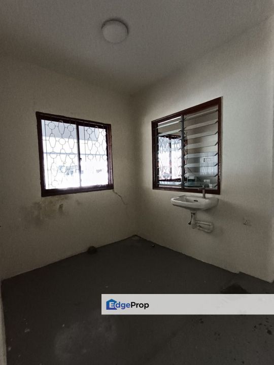 For Rent Corner Taman Sri Tebrau Single Storey with huge site land , Johor, Johor Bahru