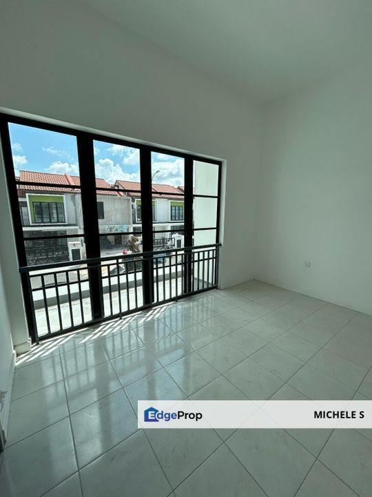 Dato Onn Perjiranan 8 Double Storey House 99% New For Sale, Johor, Johor Bahru