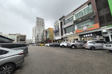 Jalan Austin Heights
