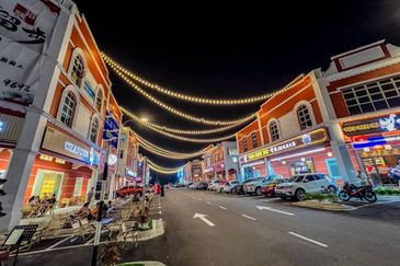 Jalan Austin Heights