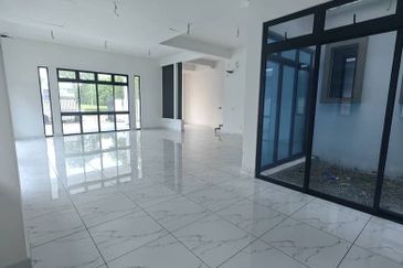 Setia Tropika Double Storey Cluster For Rent