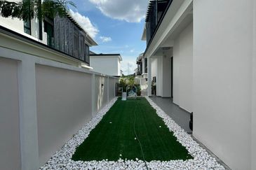 Setia Tropika Cluster Double Storey House For Sale