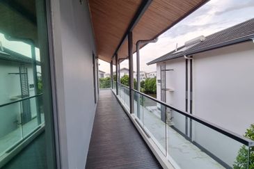 The Hills Residences, Senibong Cove