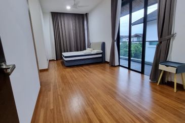 The Hills Residences, Senibong Cove