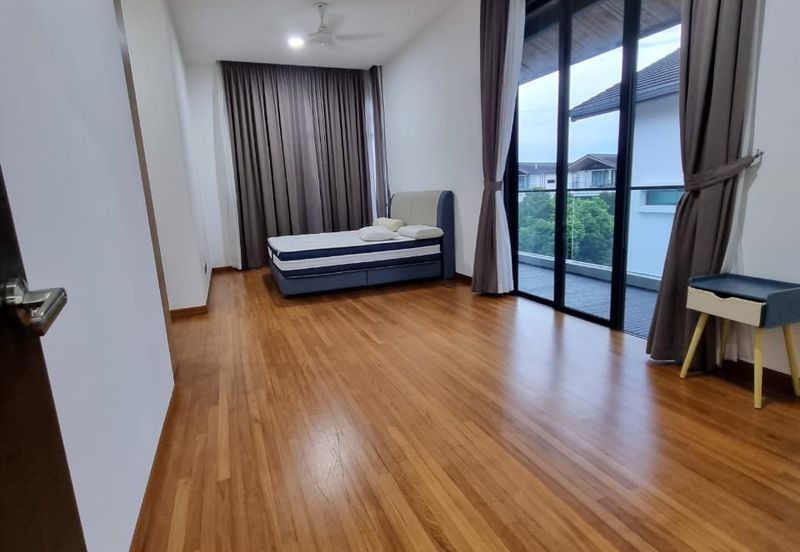 The Hills Residences, Senibong Cove