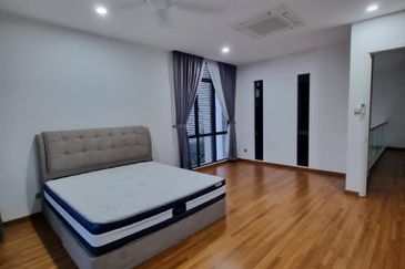 The Hills Residences, Senibong Cove