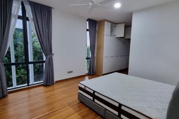 The Hills Residences, Senibong Cove