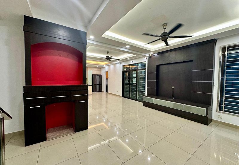 Maple Red, Adda Heights