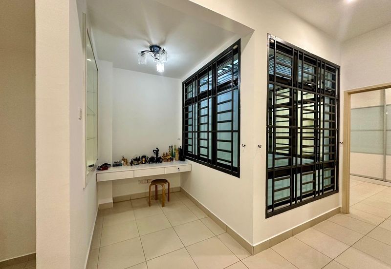 Maple Red, Adda Heights