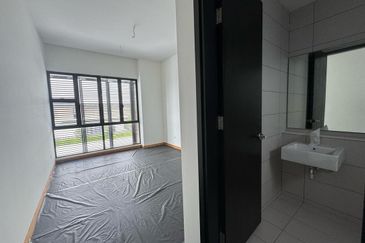 Senibong Cove Waterway Residences