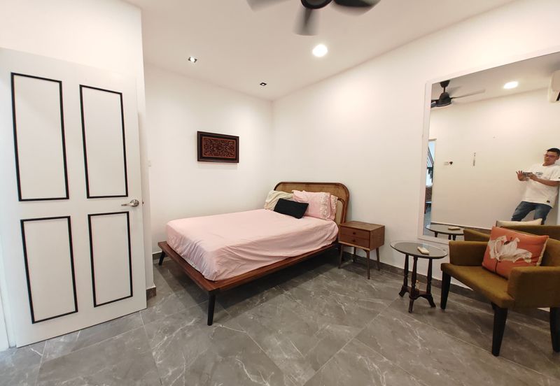 Maple Red, Adda Heights