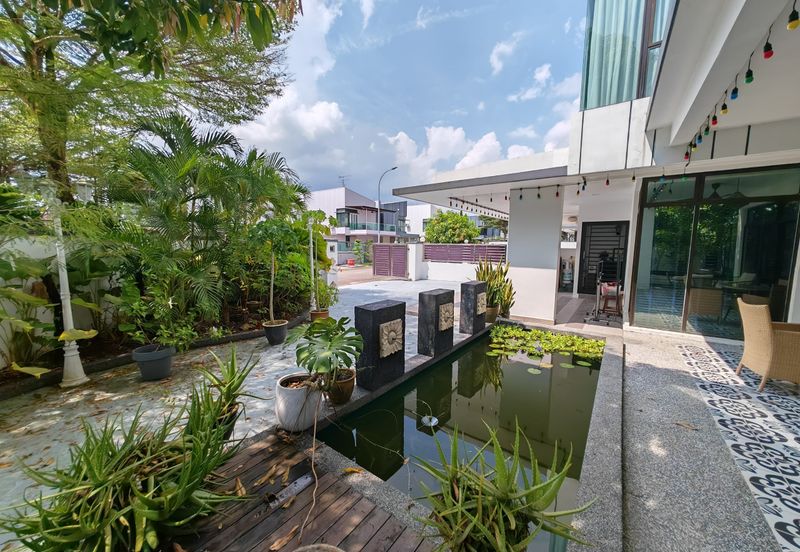 Maple Red, Adda Heights