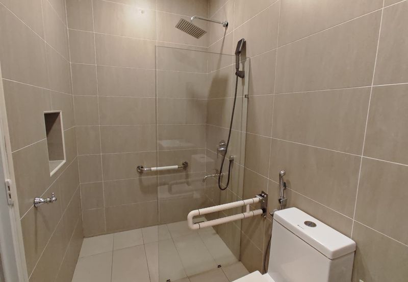 Maple Red, Adda Heights