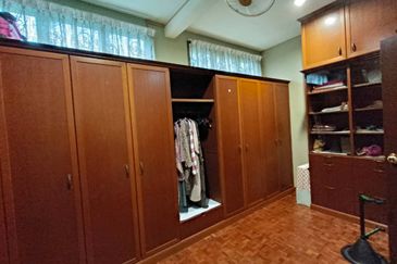 Stulang Laut / Darat