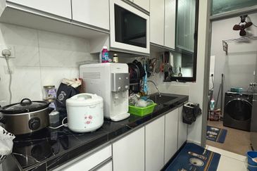 D'Summit Residences @ Kempas Utama