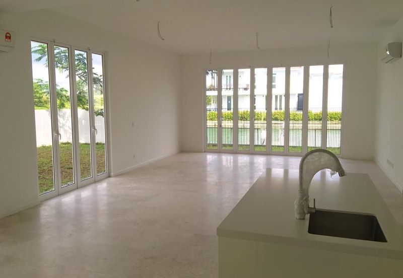 Emerald Bay @ Puteri harbour