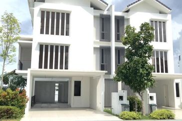 Emerald Bay @ Puteri harbour