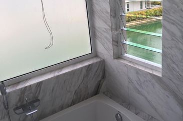 Emerald Bay @ Puteri harbour