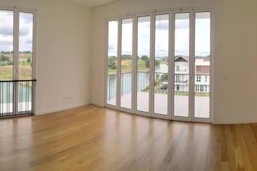 Emerald Bay @ Puteri harbour