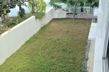 Emerald Bay @ Puteri harbour