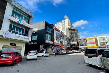 Taman Mount Austin Commercial