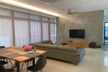 Maple Red, Adda Heights