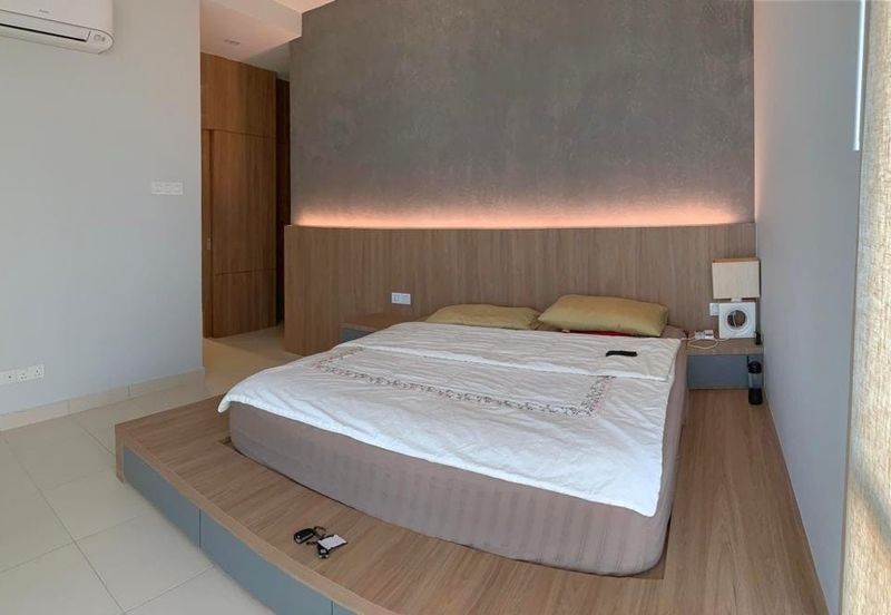 Maple Red, Adda Heights