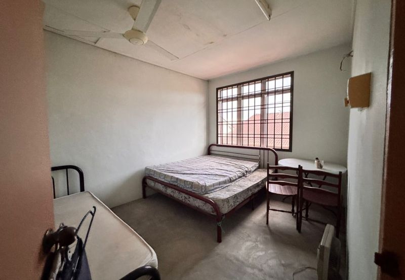 Taman Utama, Pekan Nanas