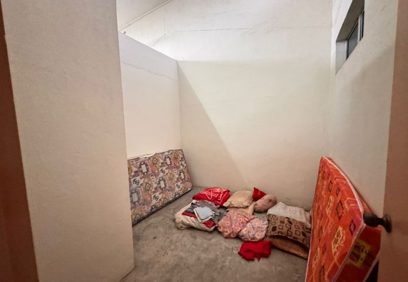 Taman Utama, Pekan Nanas