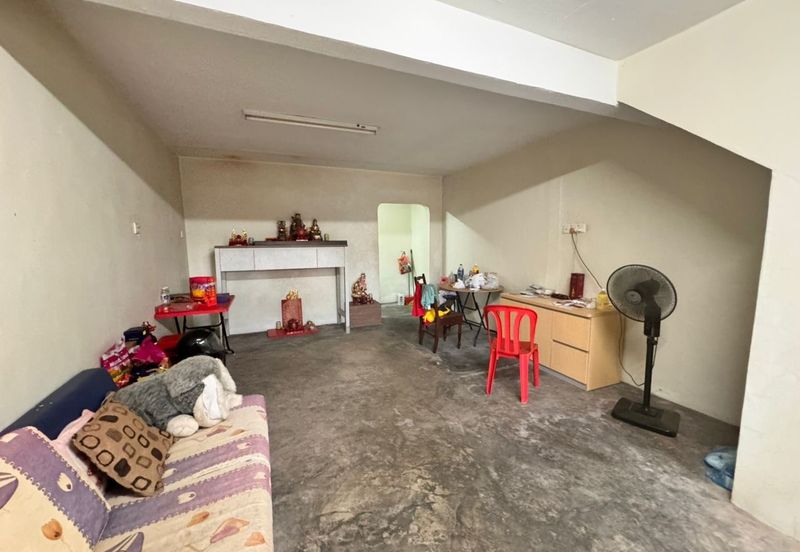 Taman Utama, Pekan Nanas